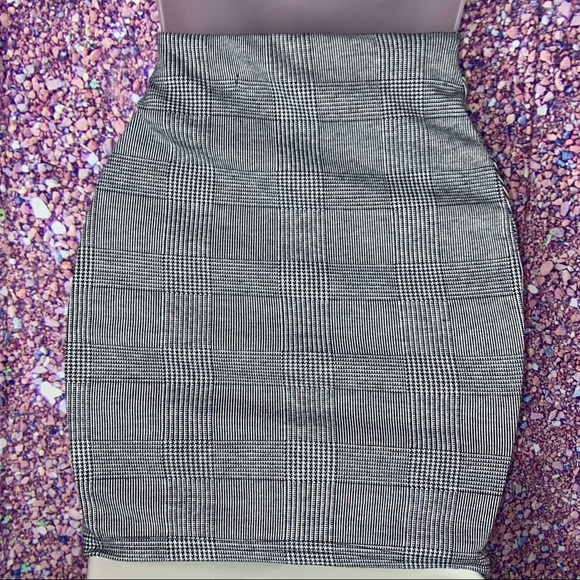 Revamped Collection gray & black plaid mini skirt - Picture 3 of 6